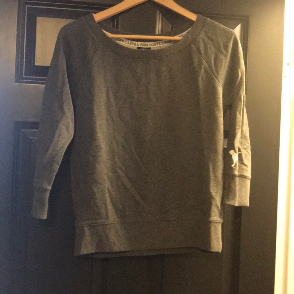 2 items for $12 🎈
Victoria Secret Pink sweatshirt